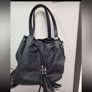 Slightly used Michael Kors bag. In great shape and looking for a loving home. 😊